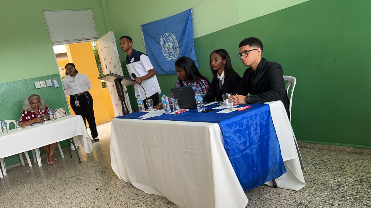 Participación como vicepresidente en mesa directiva de MUN